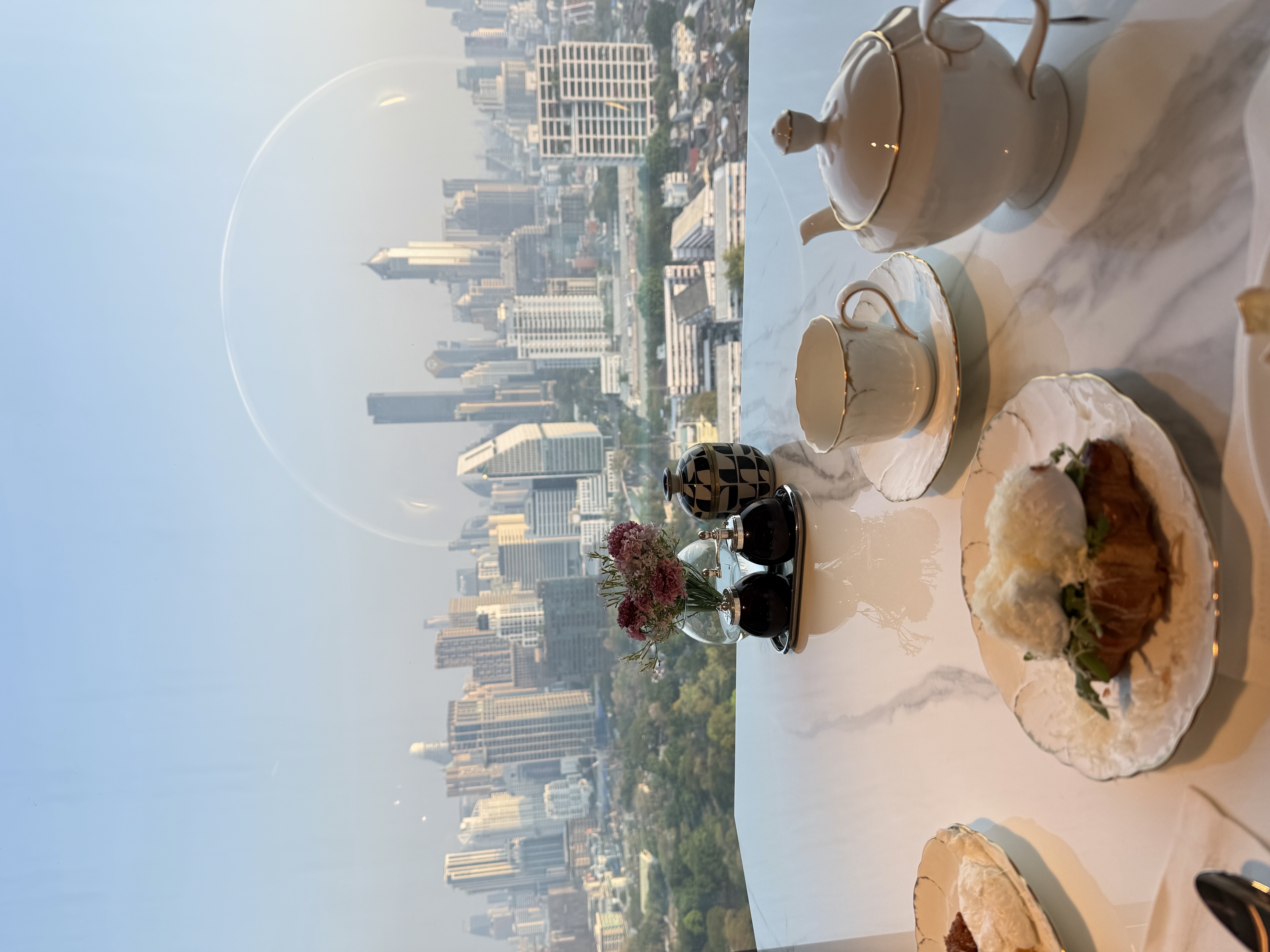 The Club Lounge - Image 4